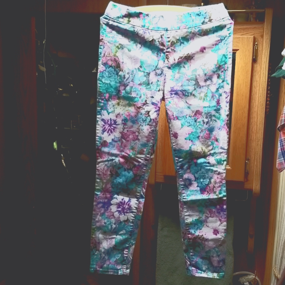 M "Aeropostale" highrise cropped Jeggings